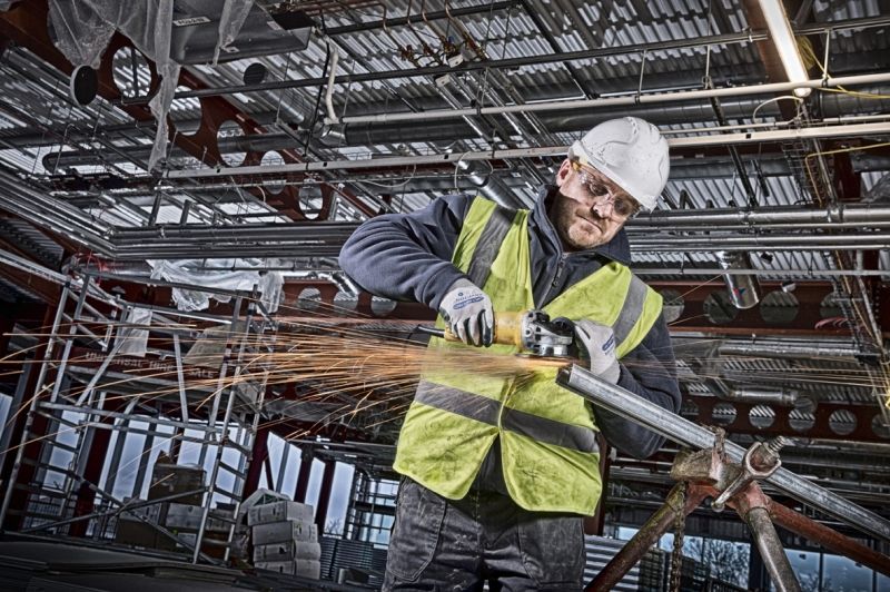 Углошлифовальная машина DeWalt DWE4057-QS