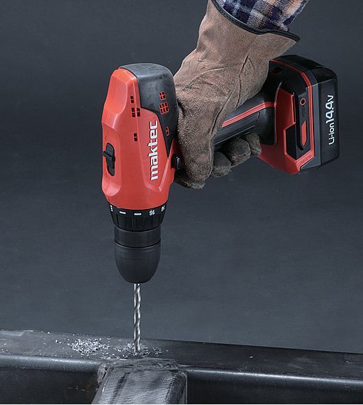 Mașină de înșurubat Makita MT070E